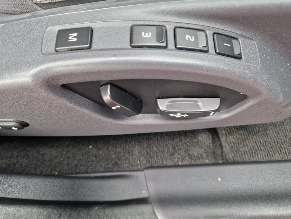 2015 Volvo XC60 - image 31