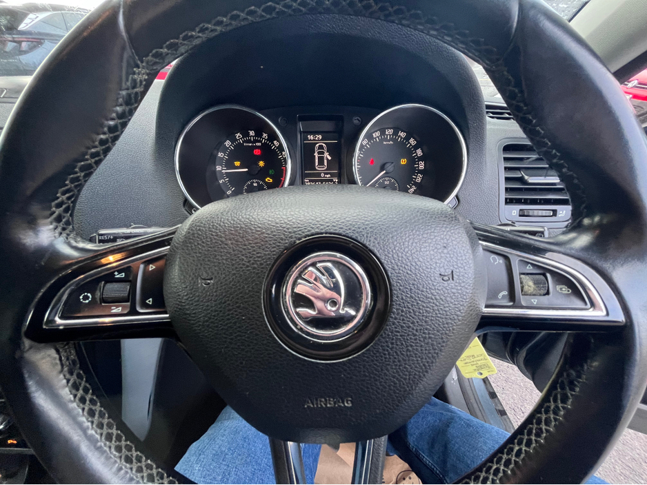 2015 Skoda Yeti - image 9