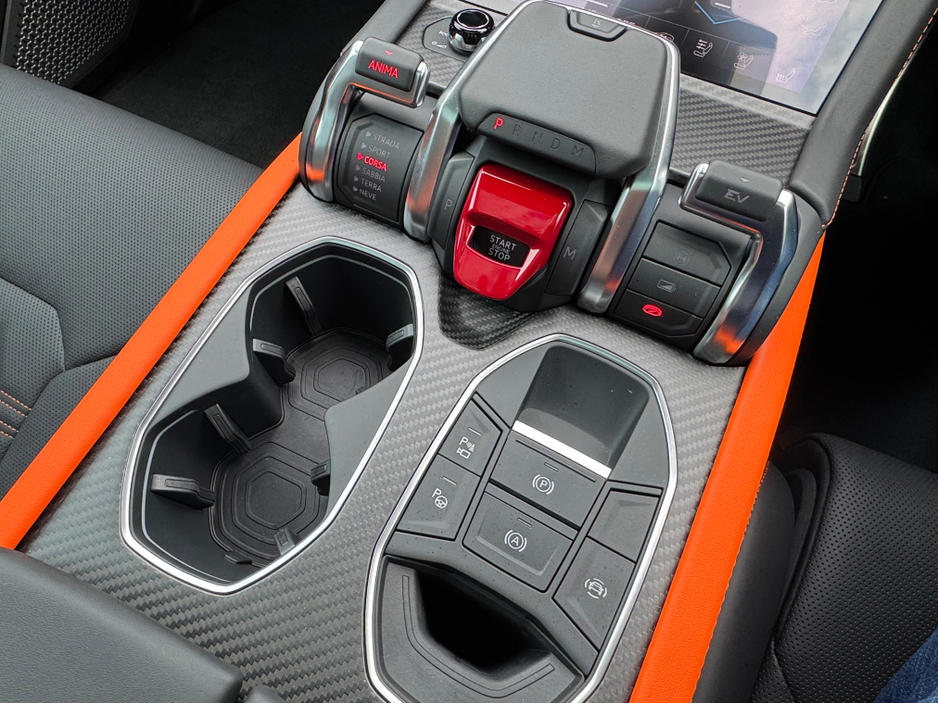 2025 Lamborghini Urus - image 21