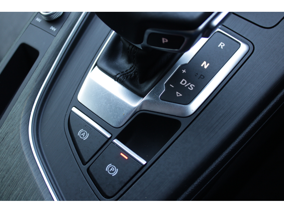 2020 Audi A4 - image 18