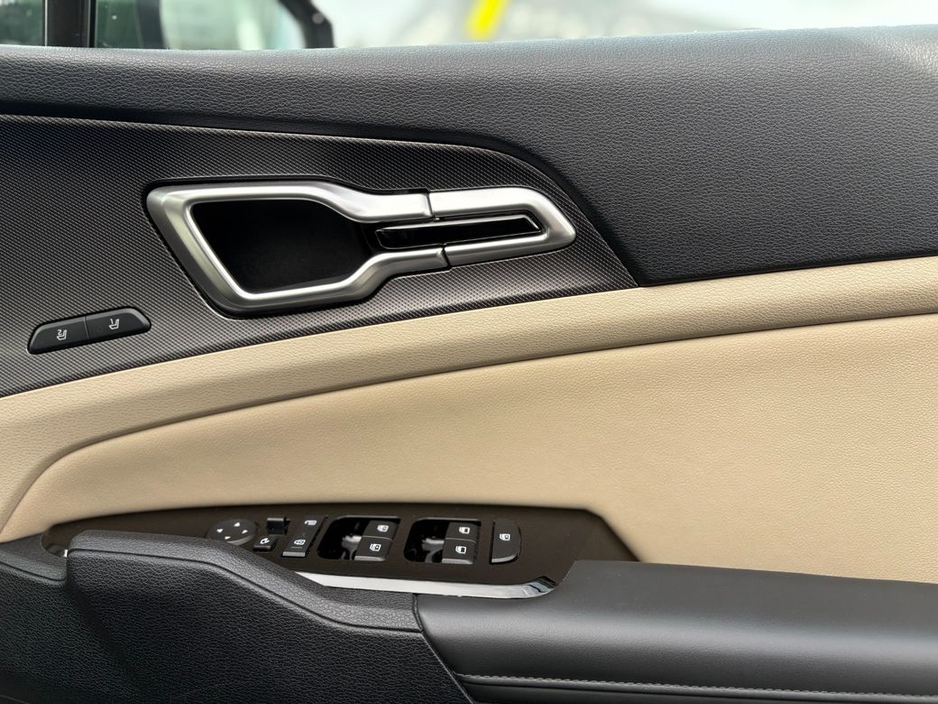 2022 Kia Sportage - image 12