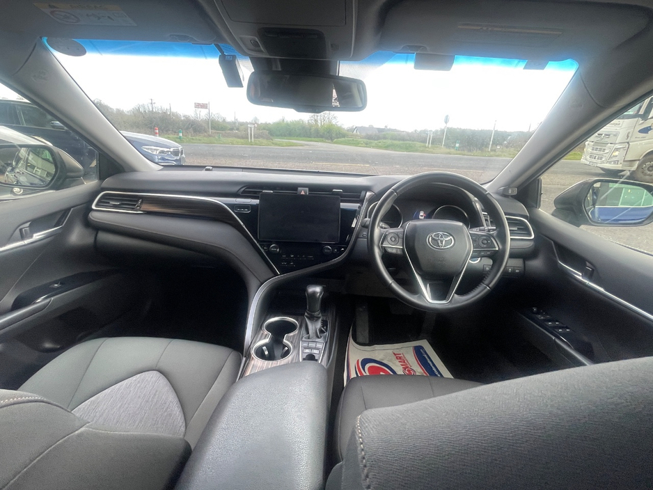 2017 Toyota Camry - image 10