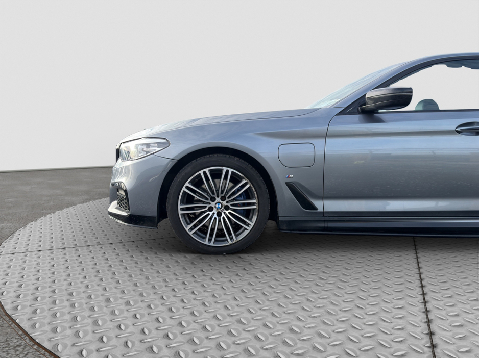 2018 BMW 5 Series - image 20