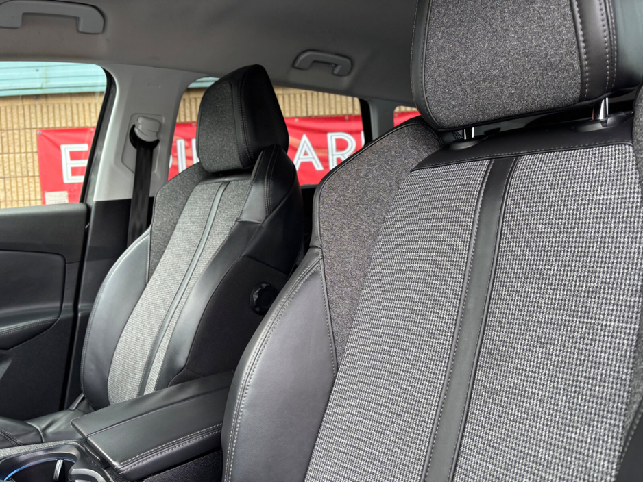 2018 Peugeot 5008 - image 10