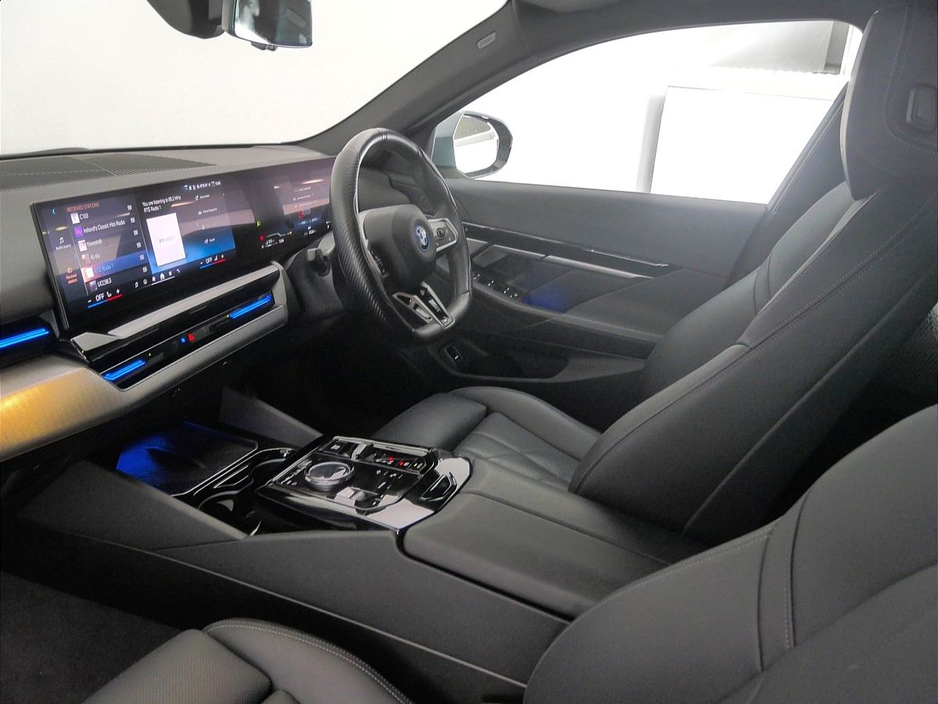 2024 BMW 5 Series - image 7