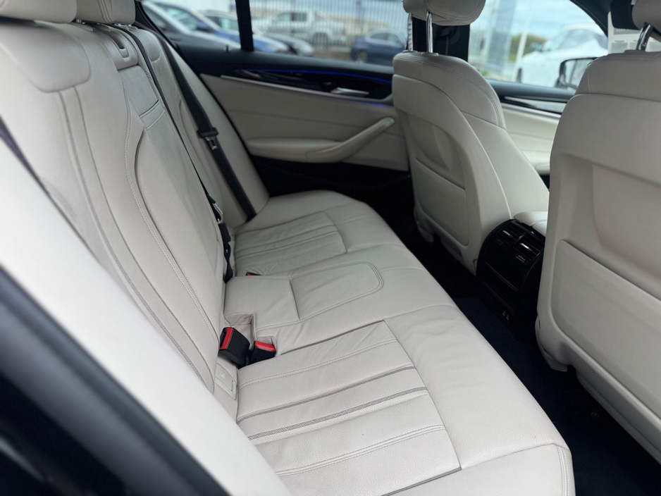 2022 BMW 5 Series - image 20