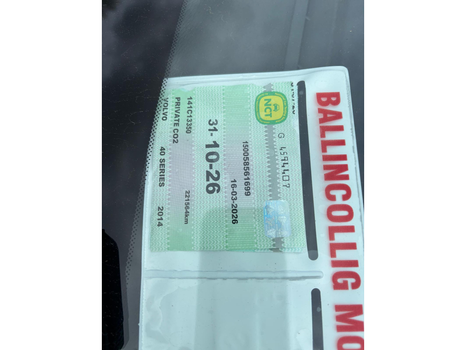 2014 Volvo V40 - image 6