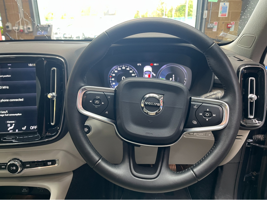 2020 Volvo XC40 - image 7