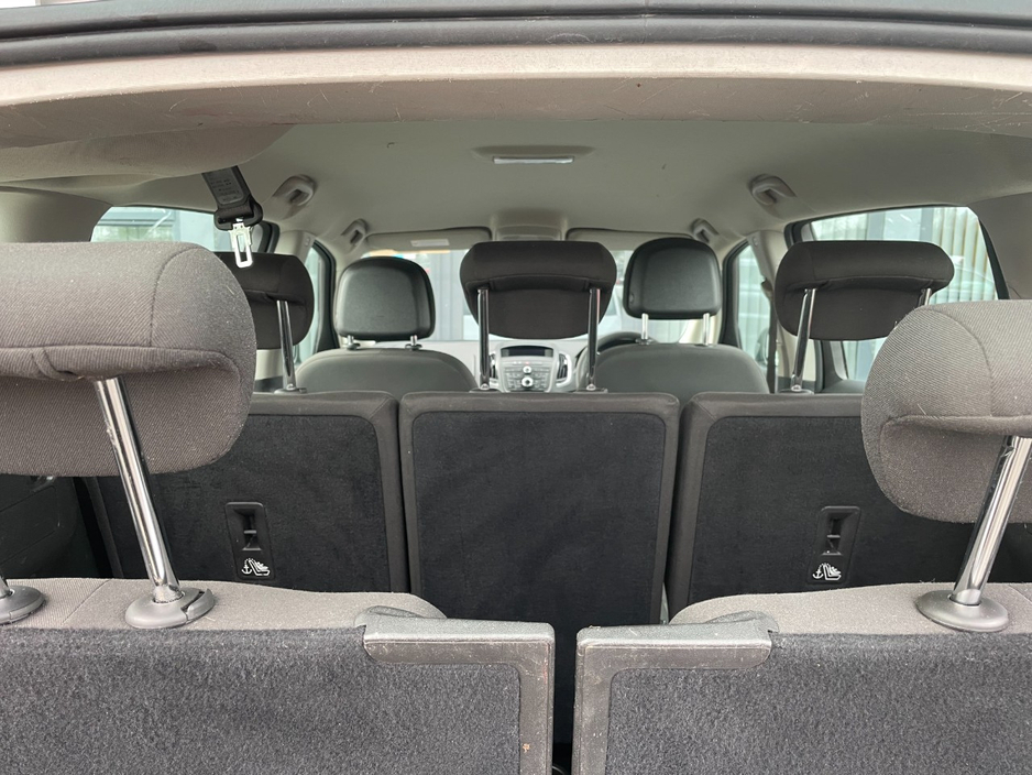 2016 Opel Zafira - image 12