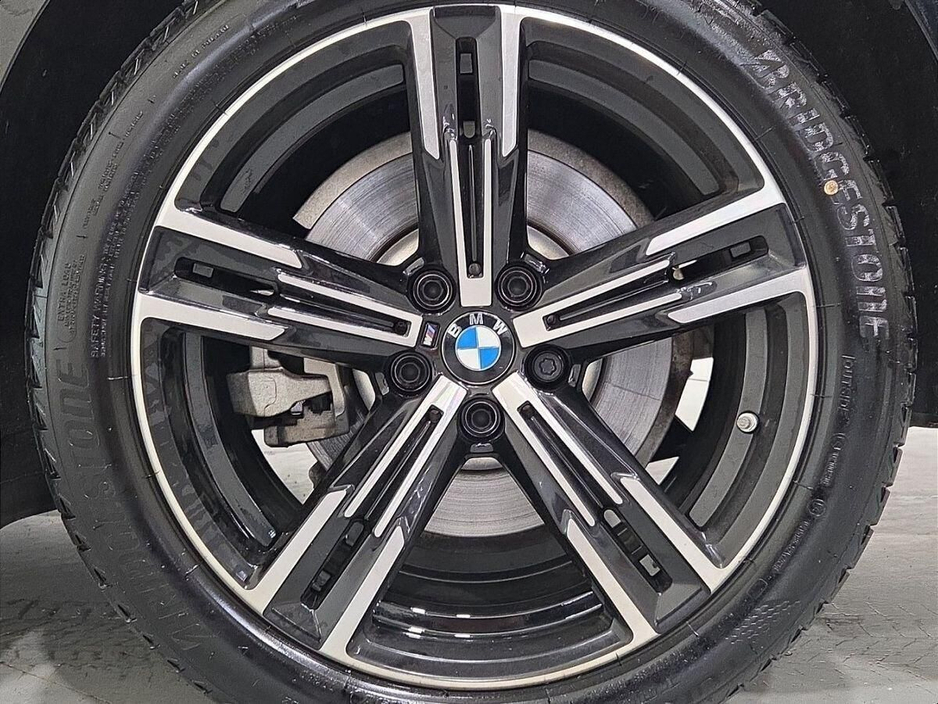 2025 BMW 3 Series - image 14