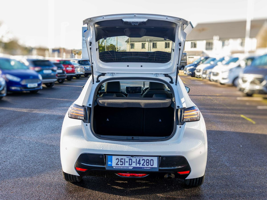 2025 Peugeot 208 - image 13