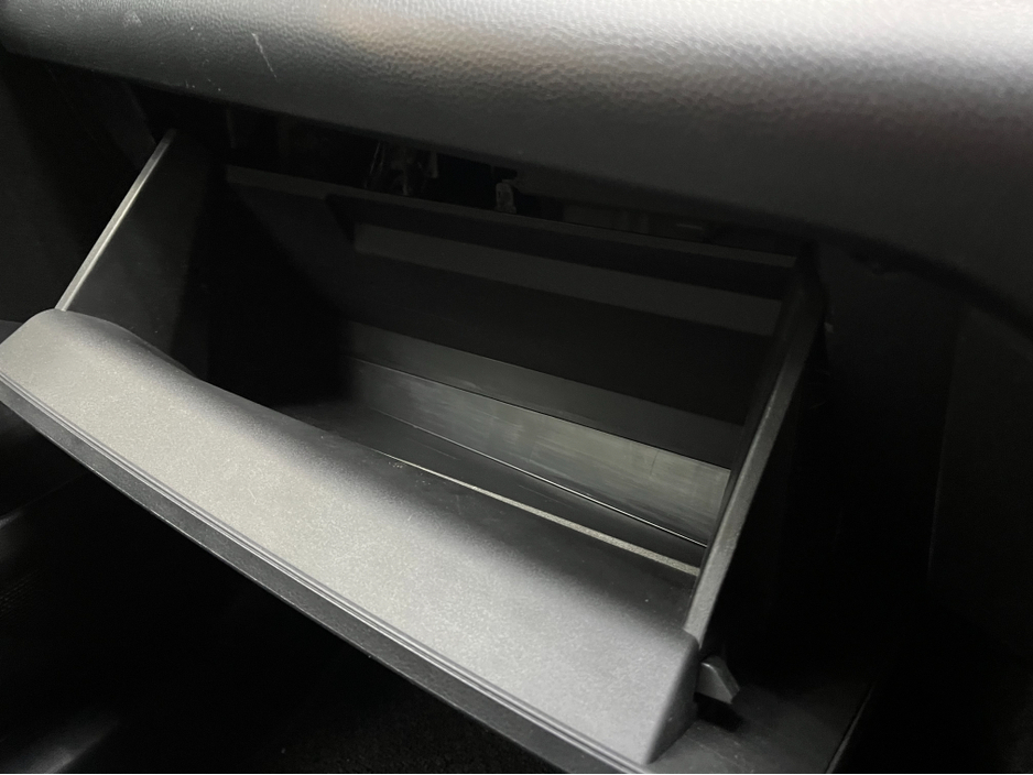 2022 Toyota Yaris - image 13