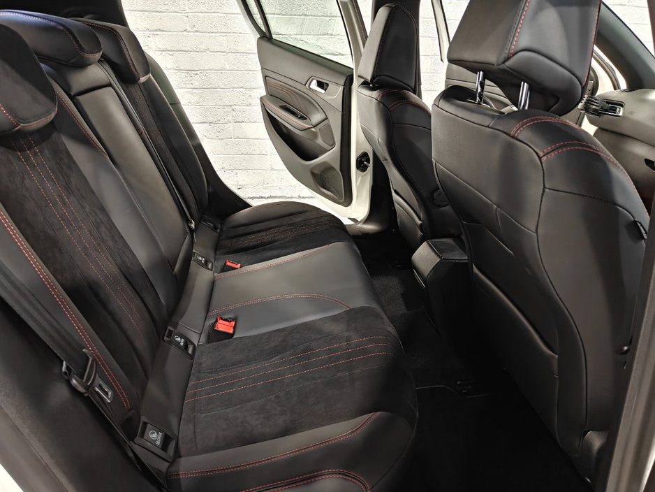 2019 Peugeot 308 - image 19