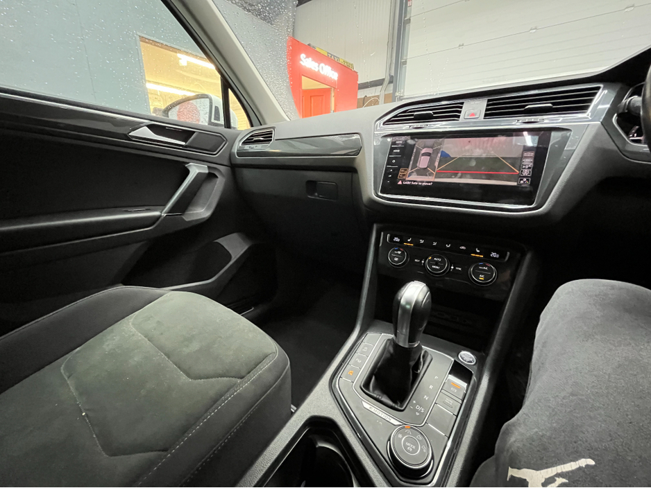 2018 Volkswagen Tiguan - image 18