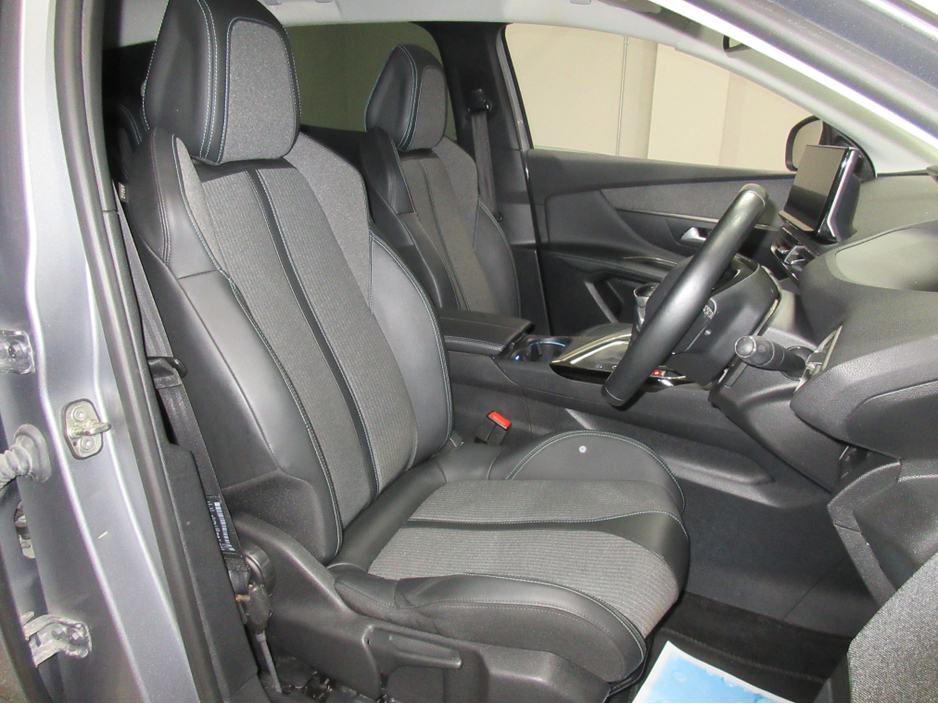 2021 Peugeot 3008 - image 10