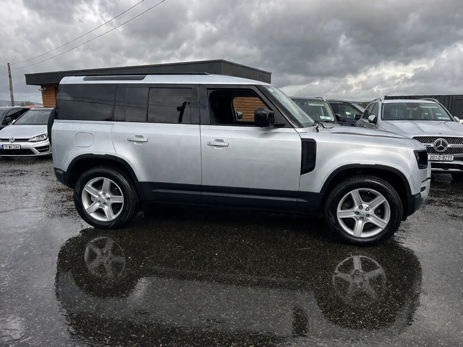 2023 Land Rover Defender - image 17