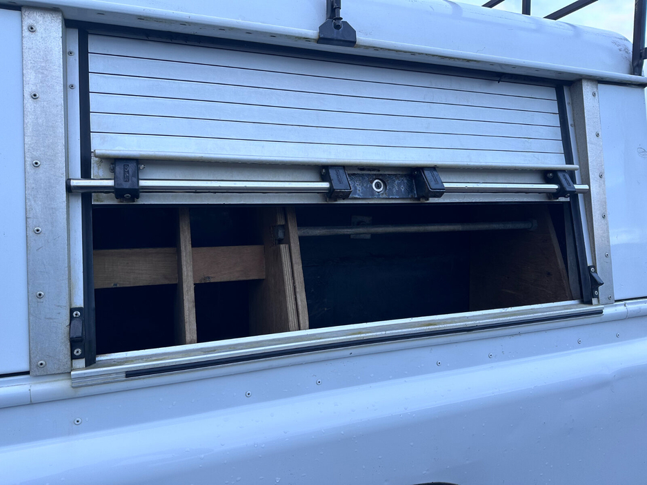 2012 Land Rover Defender - image 13