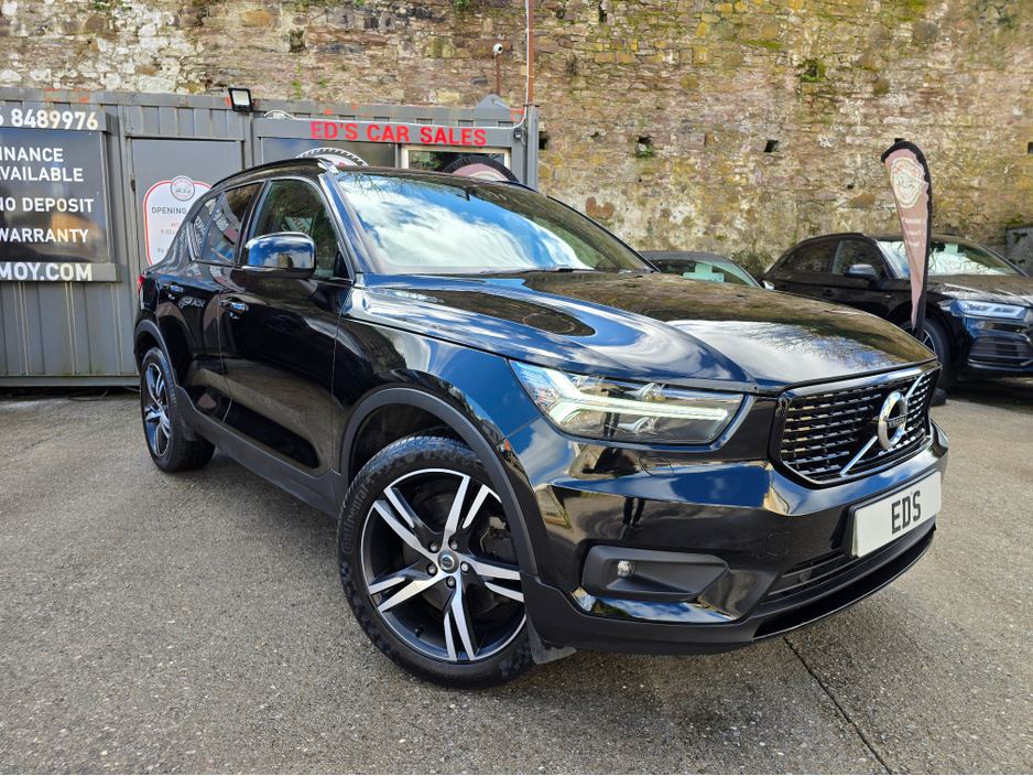 2021 Volvo XC40 - image 2