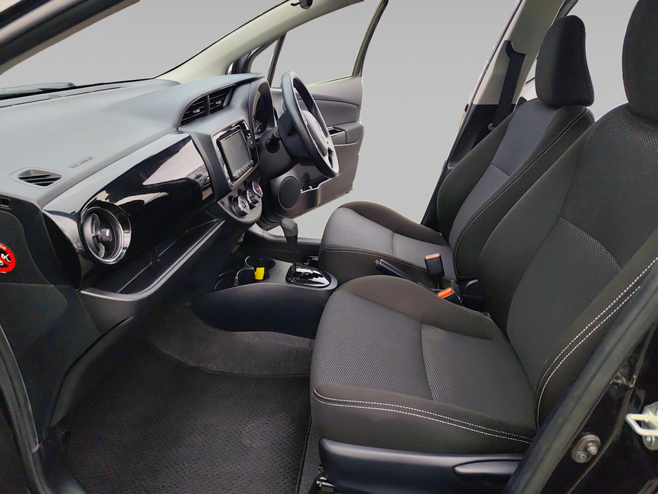 2019 Toyota Vitz - image 14