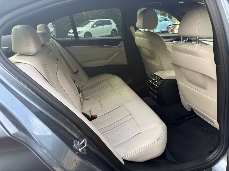 2018 BMW 5 Series - image 8