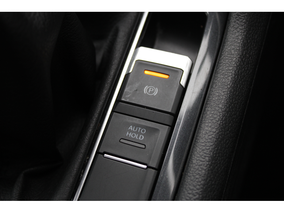 2017 Volkswagen Tiguan - image 18