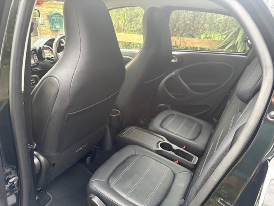2021 Smart Forfour - image 17