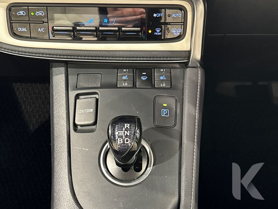 2017 Toyota Auris - image 18