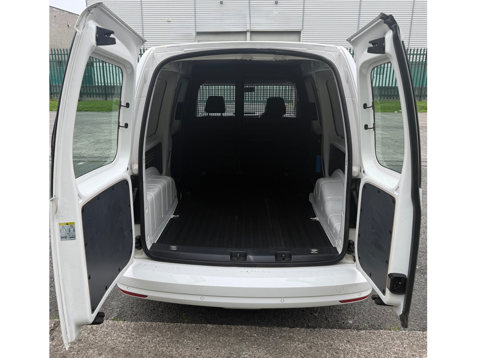 2019 Volkswagen Caddy - image 6