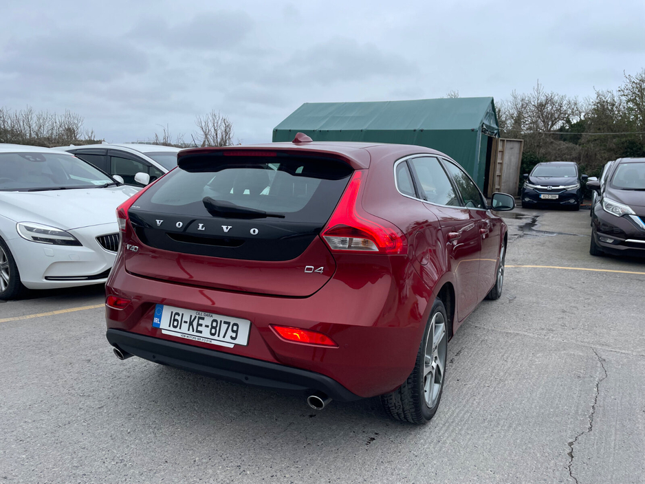 2016 Volvo V40 - image 6