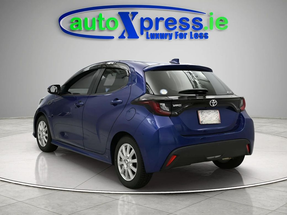 2023 Toyota Yaris - image 11