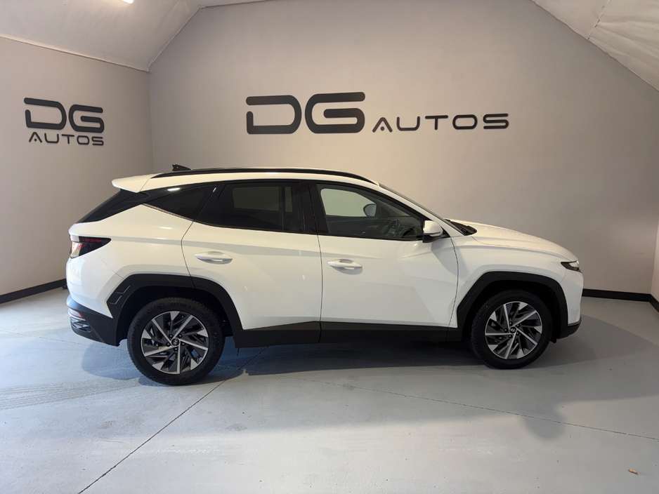 2022 Hyundai Tucson - image 2