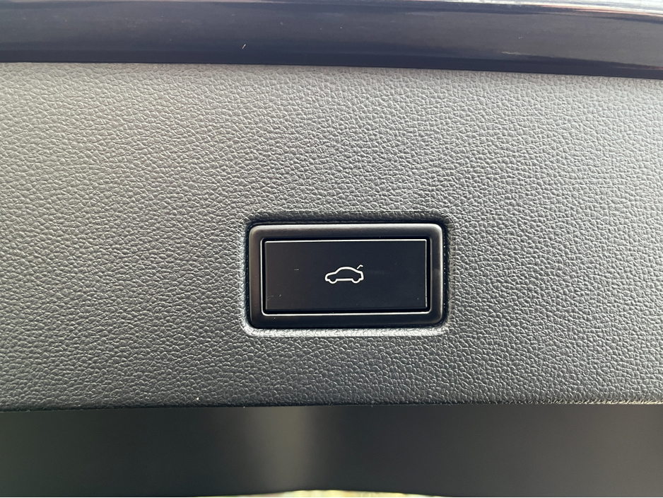 2020 Volkswagen T-Roc R-LINE AUTOMATIC 2.0 DIESEL //HALF LEATHER SEATS//KEYLESS ENRTY//ADAPTIVE CRUISE CONTROL//REVESE CAMERA// €25,950