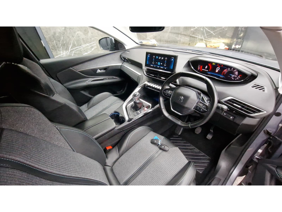 2023 Peugeot 5008 - image 13