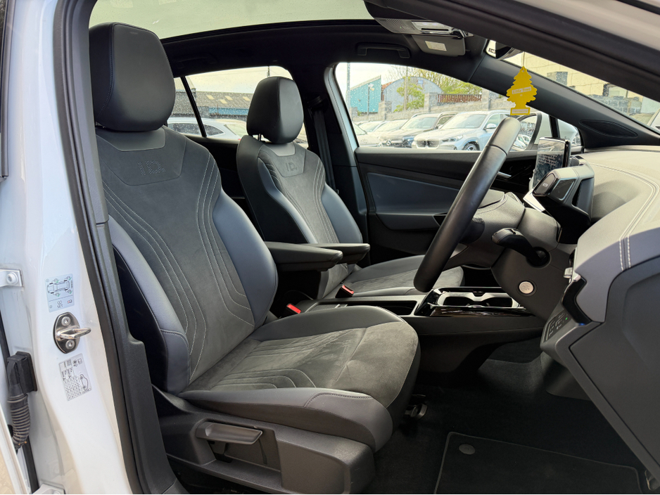2023 Volkswagen ID.4 - image 13
