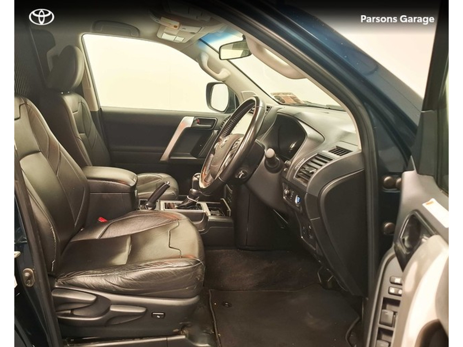 2022 Toyota Landcruiser - image 8