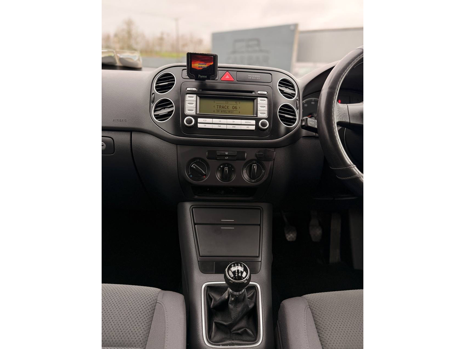 2006 Volkswagen Golf - image 31