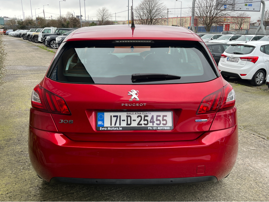 2017 Peugeot 308 - image 7