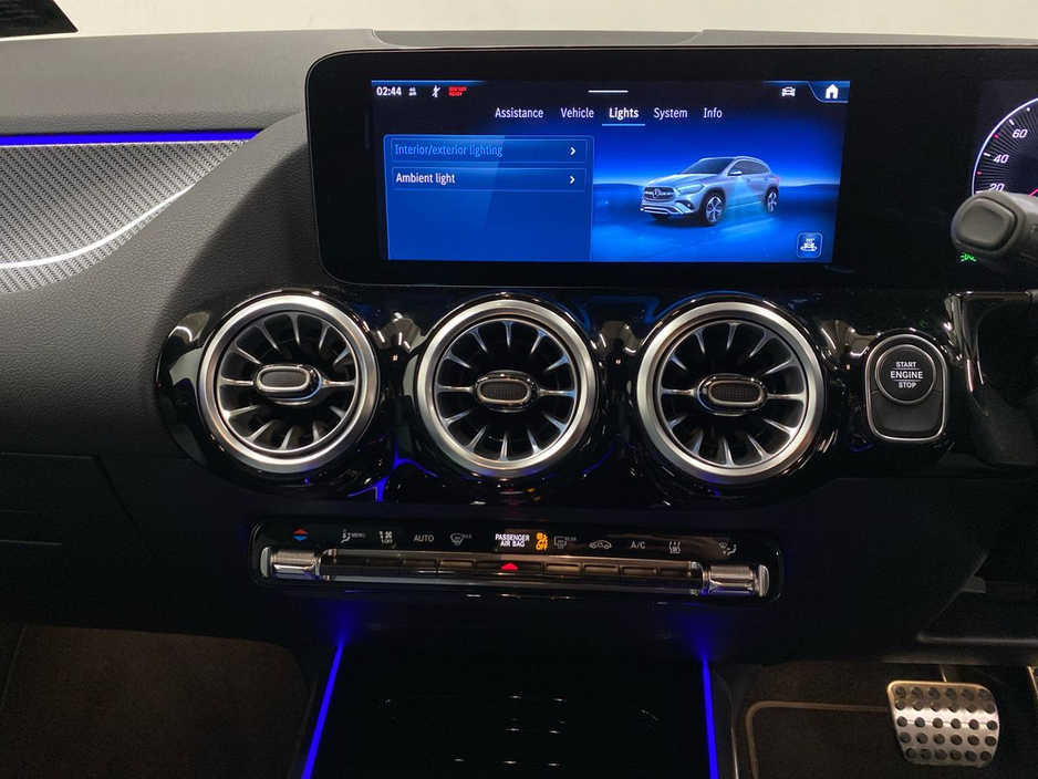 2024 Mercedes-Benz GLA Class - image 11