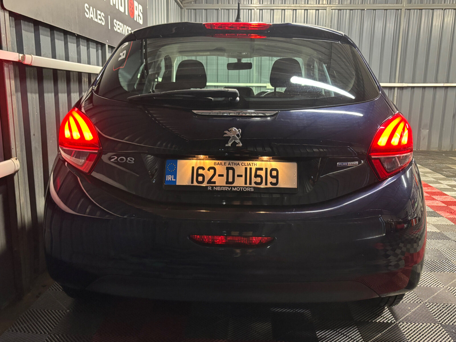 2016 Peugeot 208 - image 2