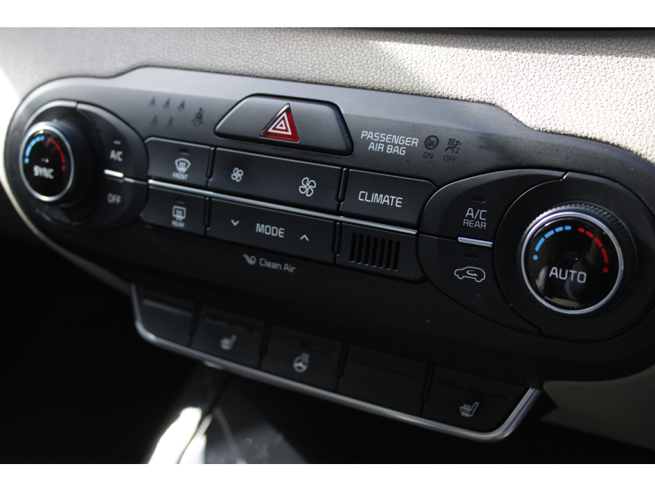 2016 Kia Sorento - image 16