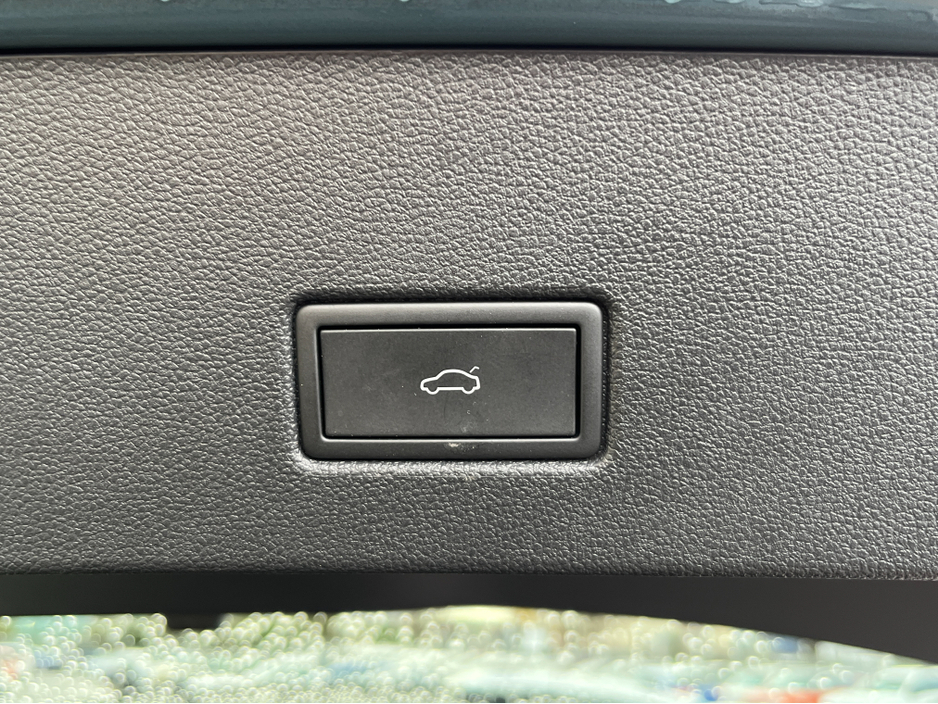 2023 Volkswagen T-Roc - image 9