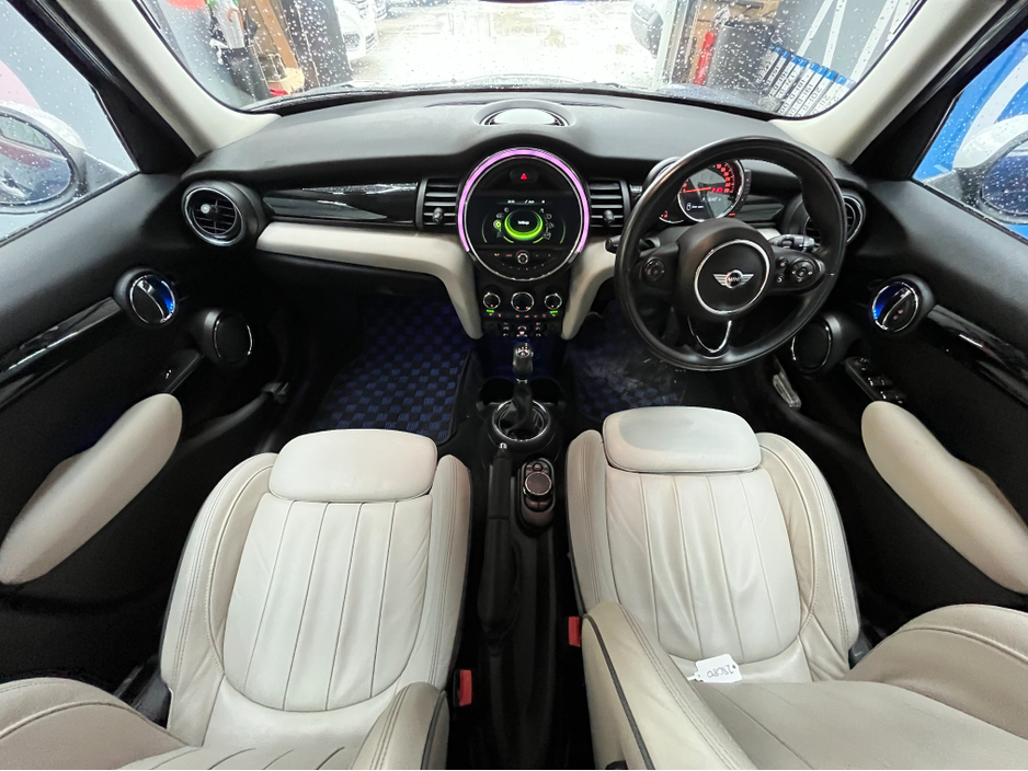 2017 MINI Cooper D - image 15