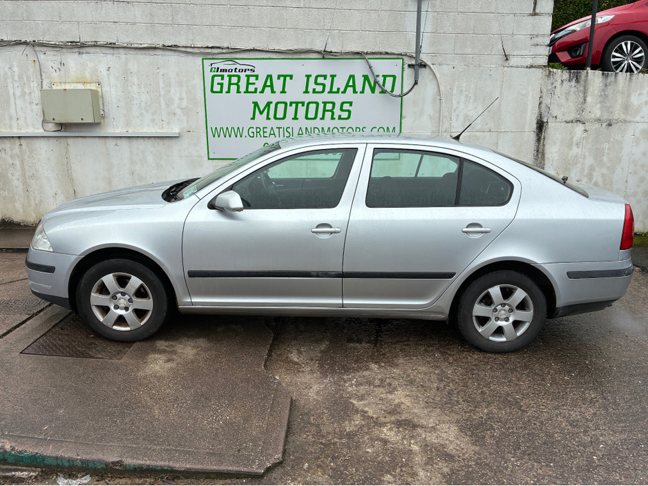 2008 Skoda Octavia - image 2