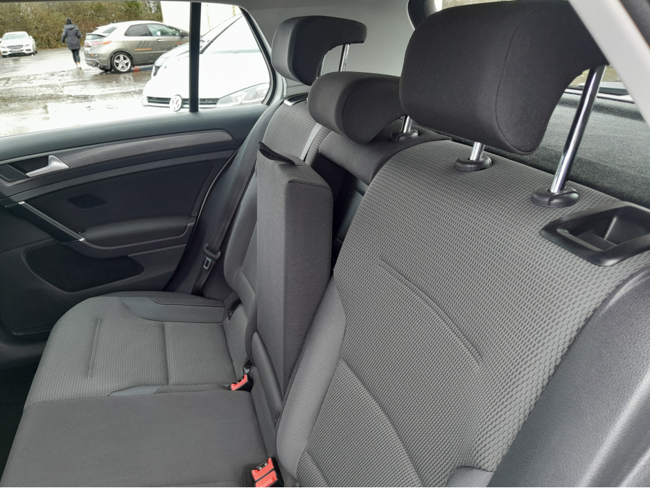 2017 Volkswagen Golf - image 18