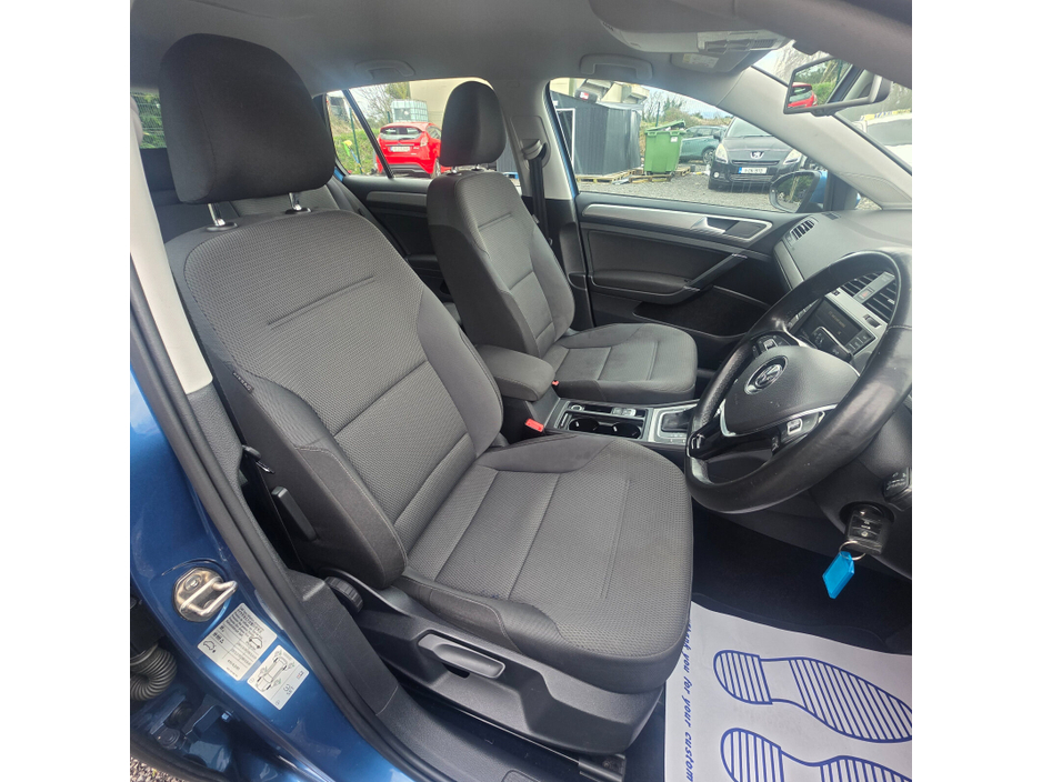 2015 Volkswagen Golf - image 11