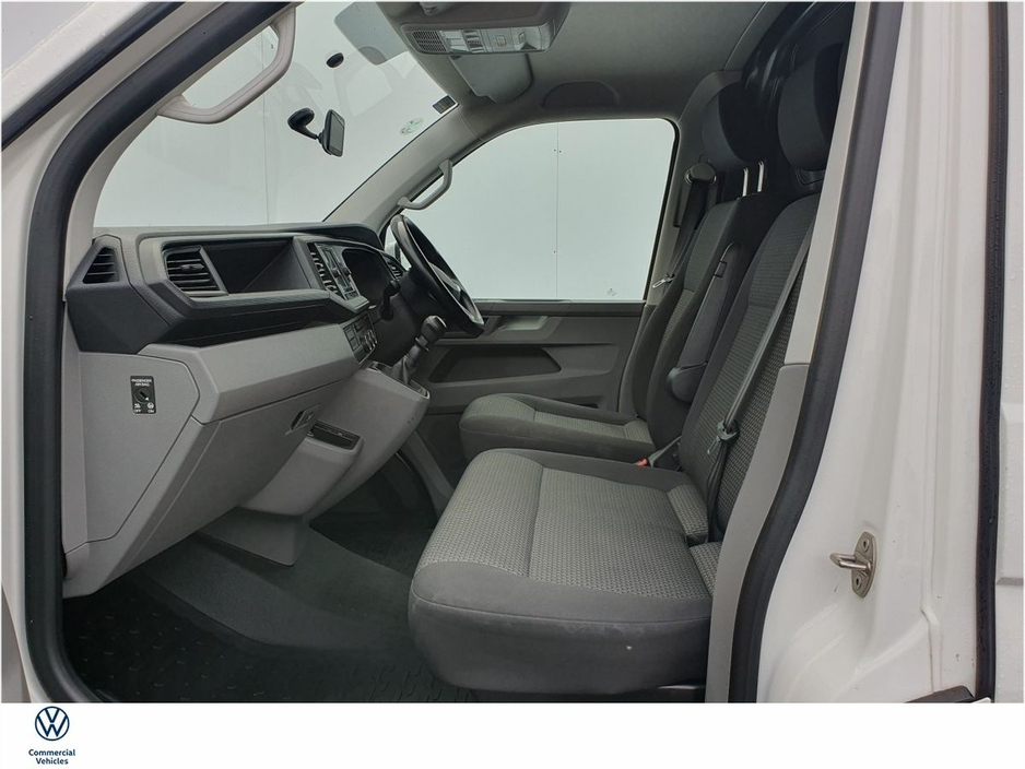 2024 Volkswagen Transporter - image 4