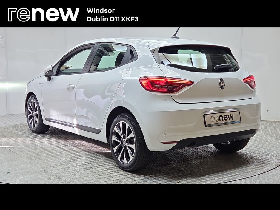 2022 Renault Clio Iconic TCe 90 €15,995