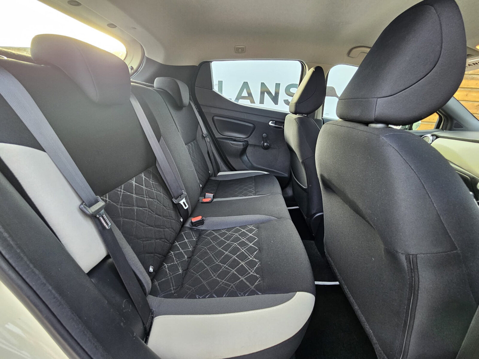 2017 Nissan Micra - image 23