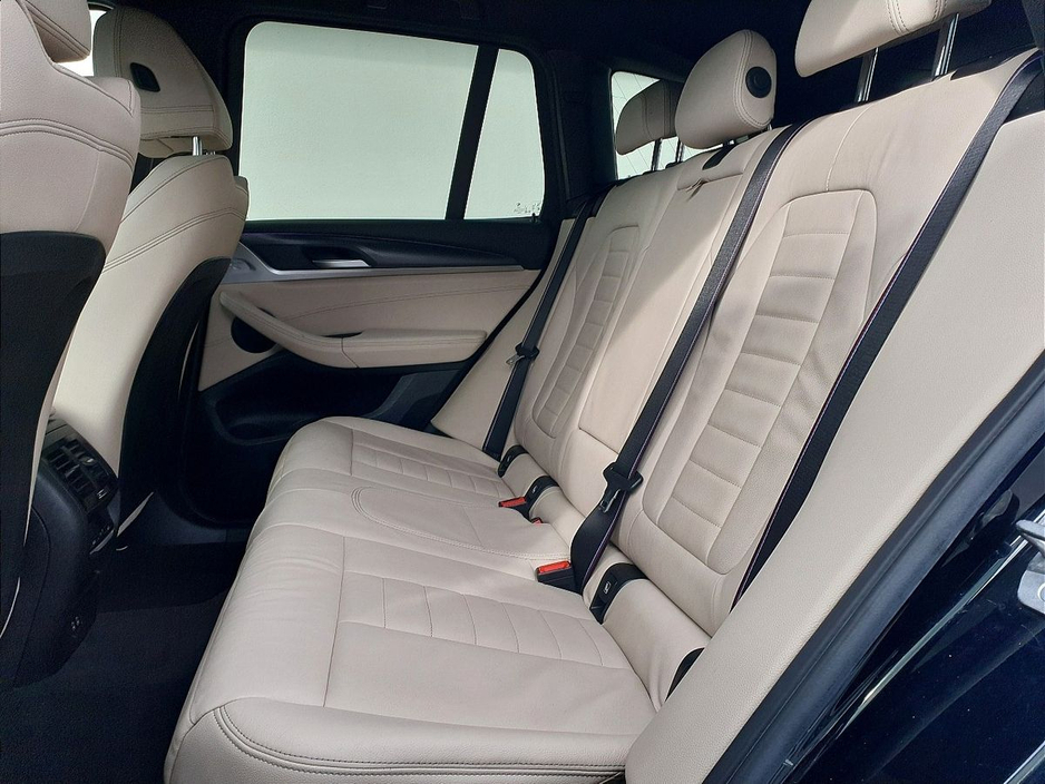 2022 BMW X3 - image 22