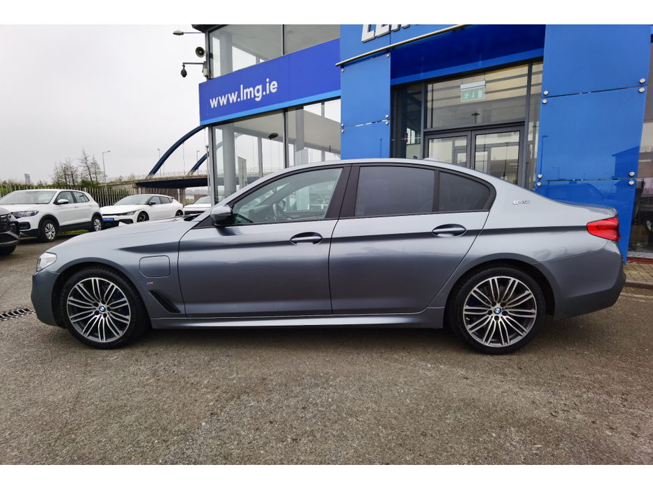 2019 BMW 5 Series - image 8